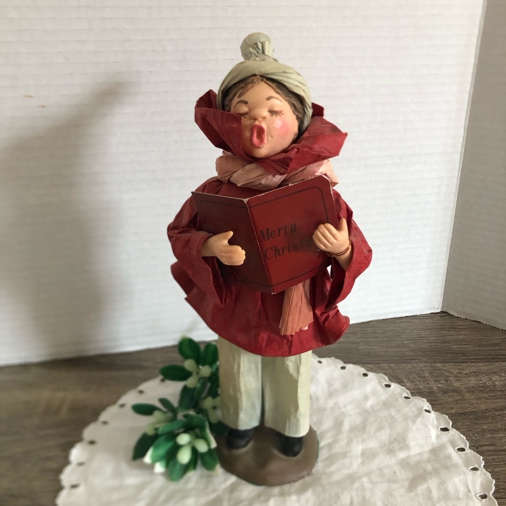 Vtg Paper Mache Christmas Caroler